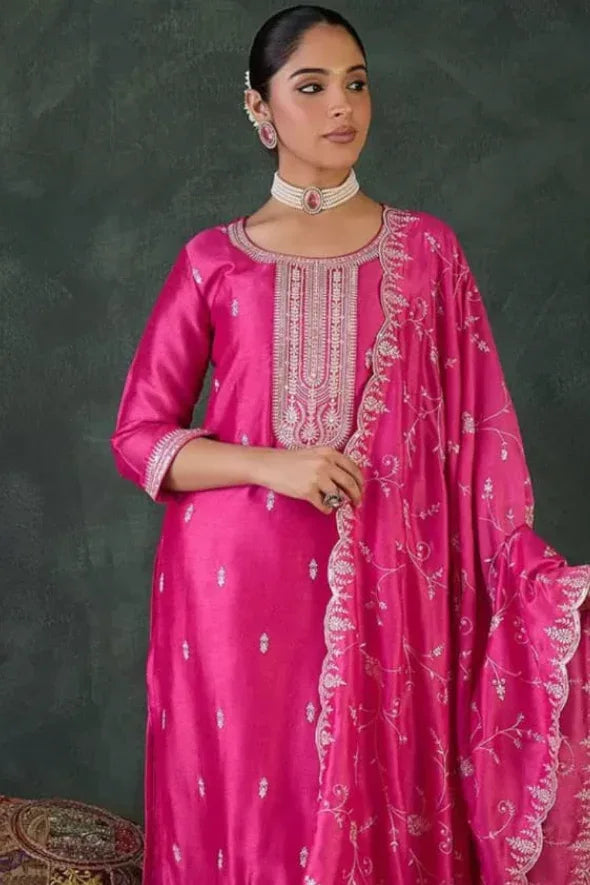 Gulbahar Fuchsia Salwar Kameez Set - MyEthnikRentals