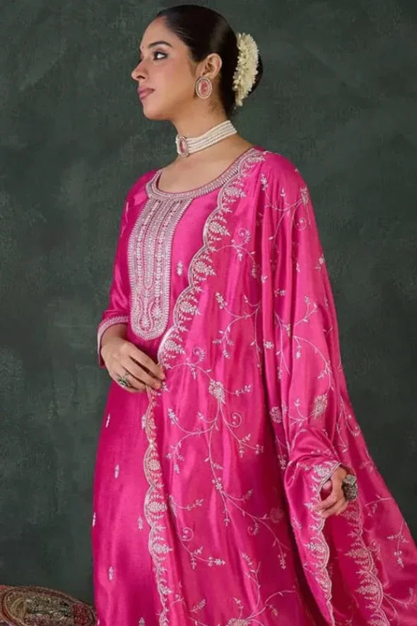 Gulbahar Fuchsia Salwar Kameez Set - MyEthnikRentals