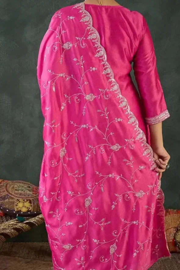 Gulbahar Fuchsia Salwar Kameez Set - MyEthnikRentals